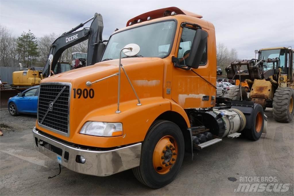 Volvo VNM42T Autocabinati
