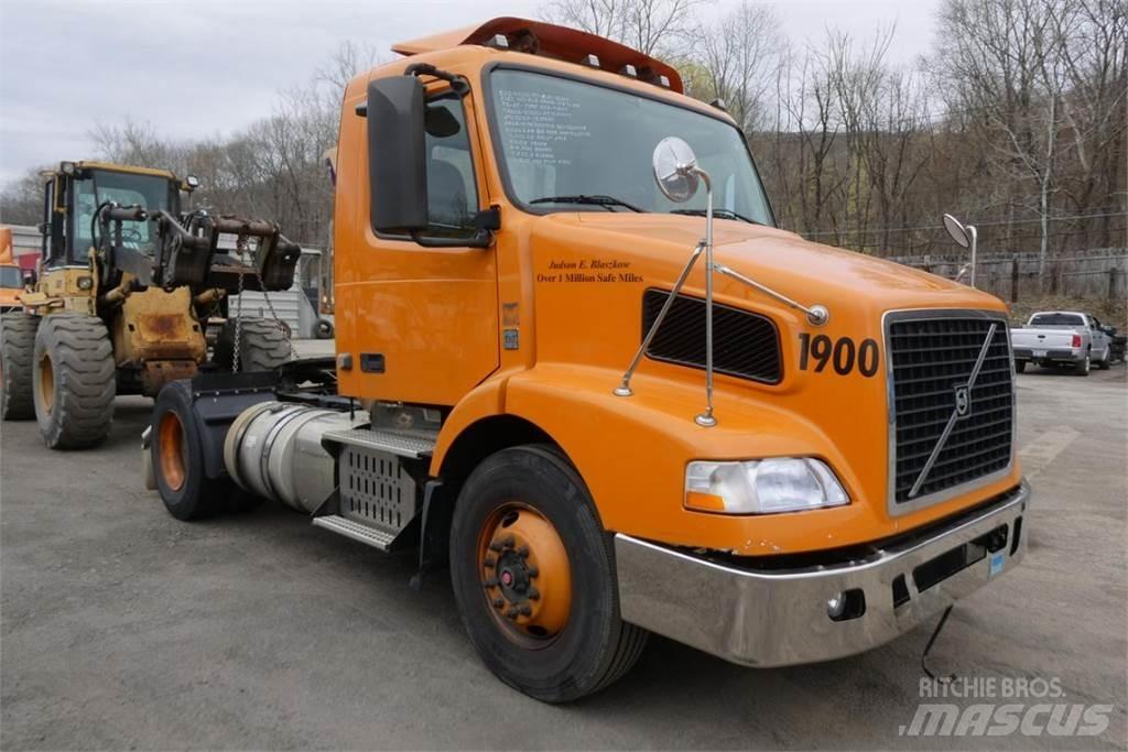 Volvo VNM42T Autocabinati