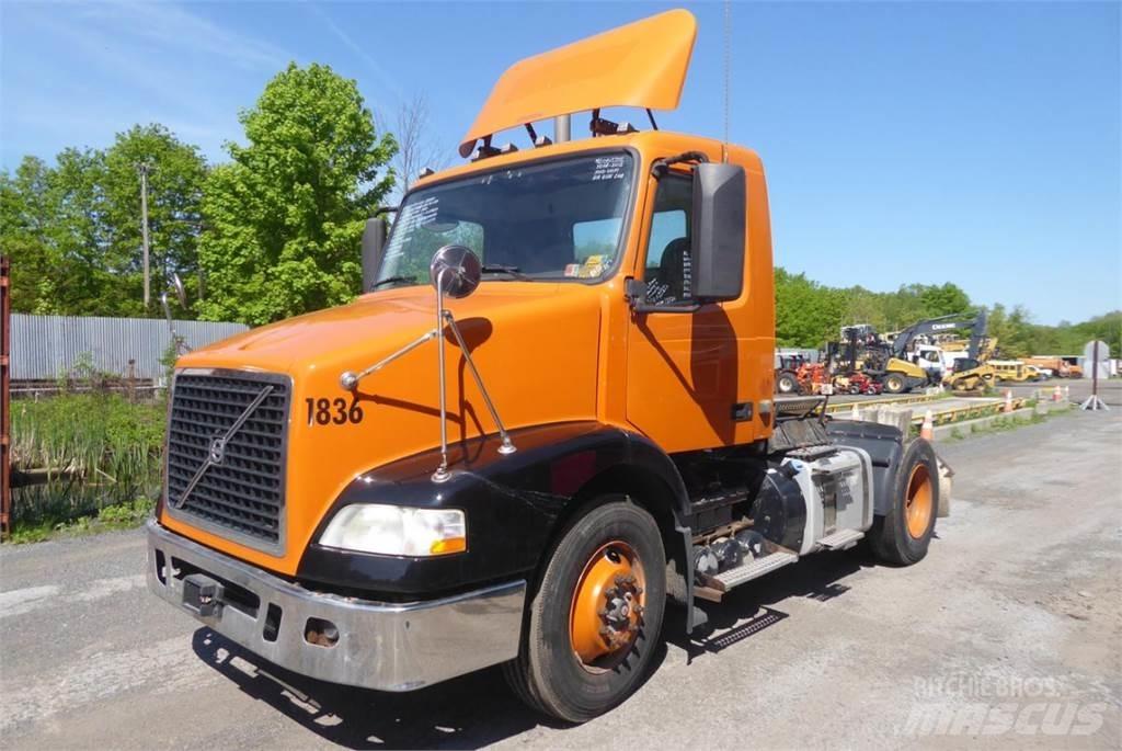 Volvo VNM42T Autocabinati