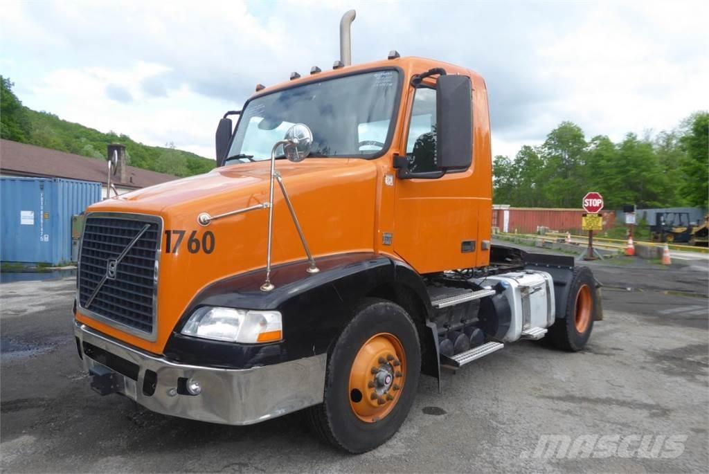Volvo VNM42T Autocabinati