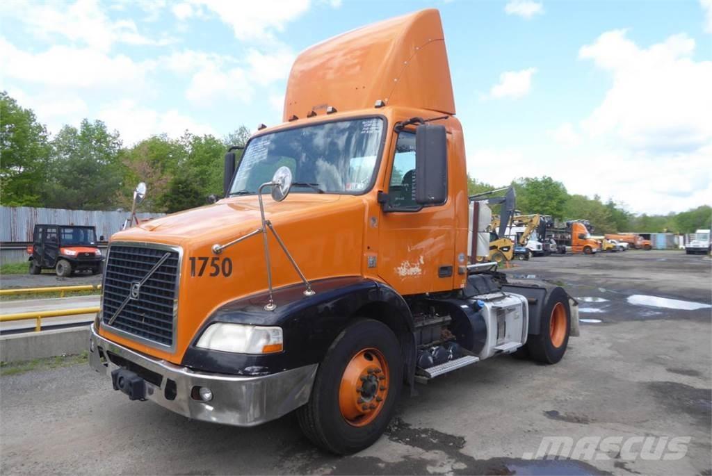 Volvo VNM42T Autocabinati