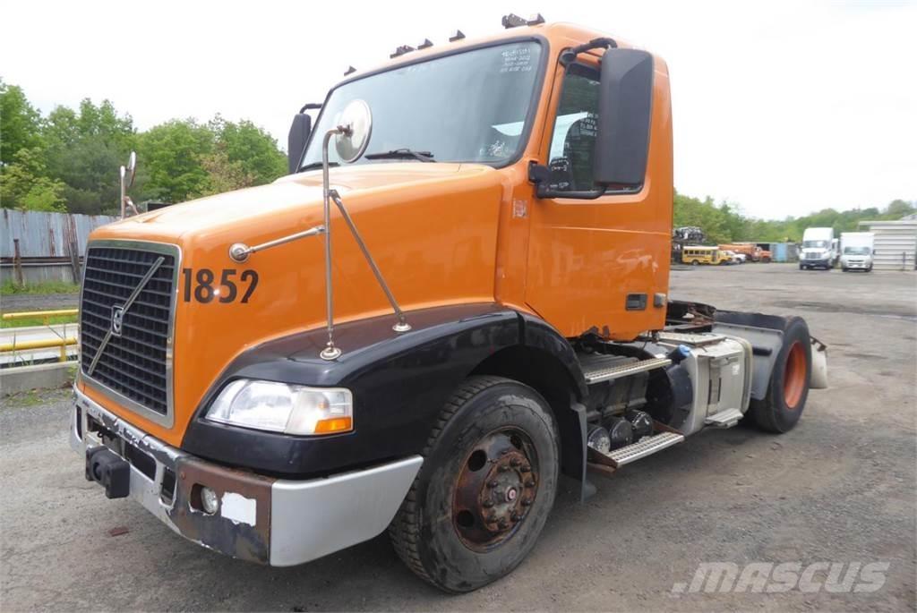 Volvo VNM42T Autocabinati