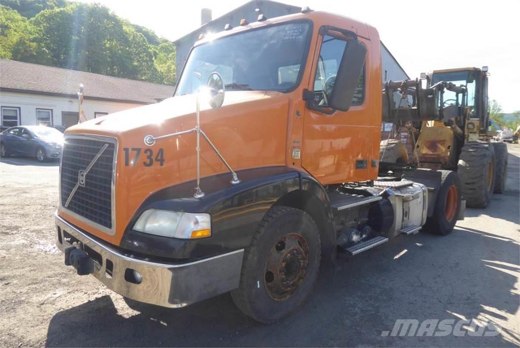 Volvo VNM42T Autocabinati
