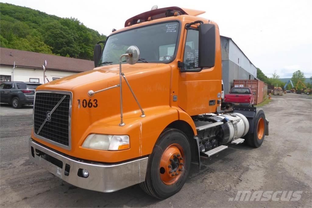 Volvo VNM42T Autocabinati