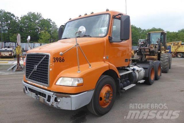 Volvo VNM64T Autocabinati