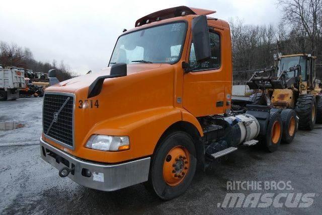 Volvo VNM64T Autocabinati
