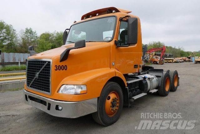 Volvo VNM64T Autocabinati