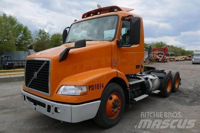 Volvo VNM64T Autocabinati