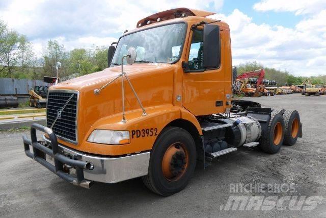 Volvo VNM64T Autocabinati