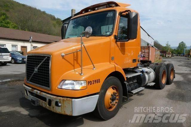 Volvo VNM64T Autocabinati