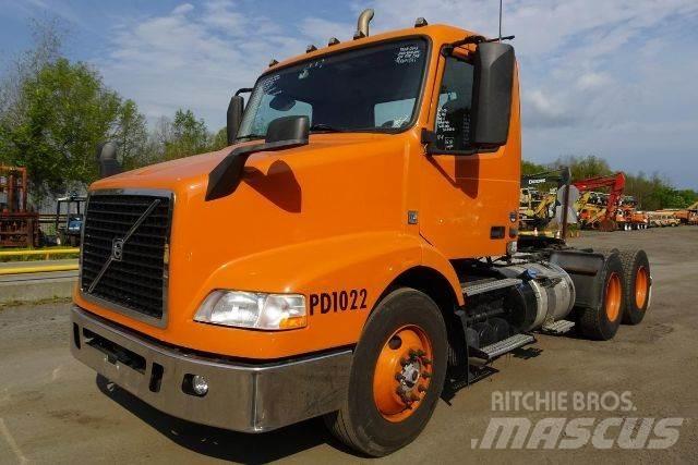 Volvo VNM64T Autocabinati