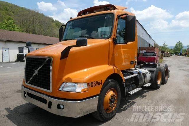Volvo VNM64T Autocabinati