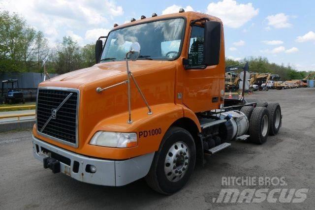 Volvo VNM64T Autocabinati