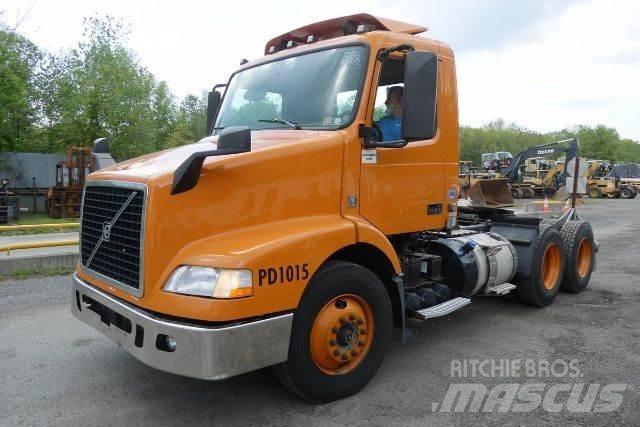 Volvo VNM64T Autocabinati