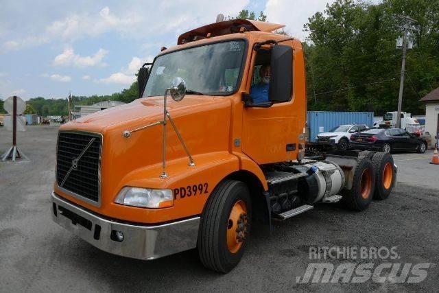 Volvo VNM64T Autocabinati