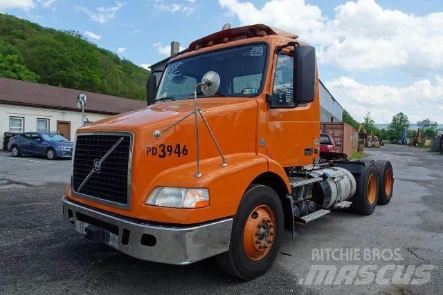 Volvo VNM64T Autocabinati