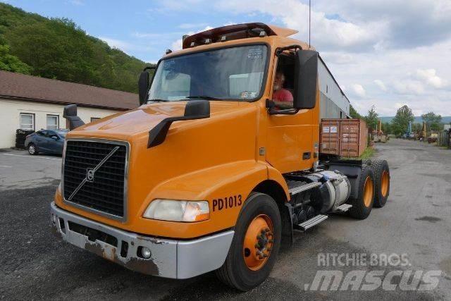 Volvo VNM64T Autocabinati
