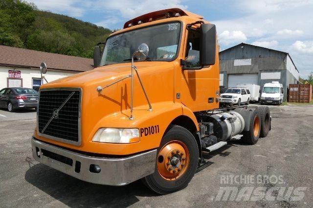 Volvo VNM64T Autocabinati