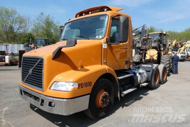 Volvo VNM64T Autocabinati