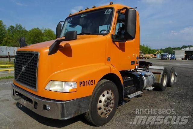 Volvo VNM64T Autocabinati