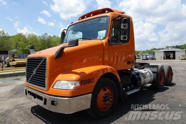 Volvo VNM64T Autocabinati