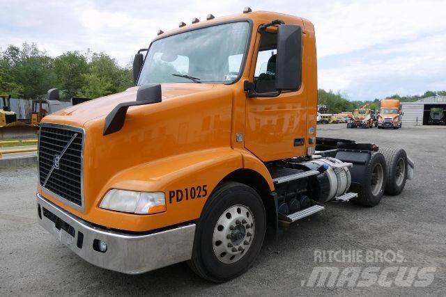 Volvo VNM64T Autocabinati