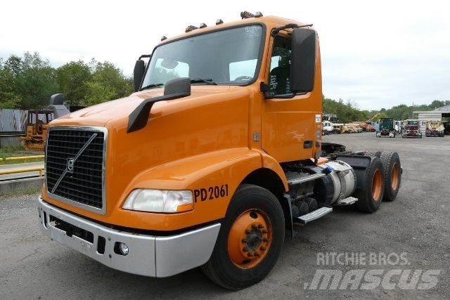 Volvo VNM64T Autocabinati