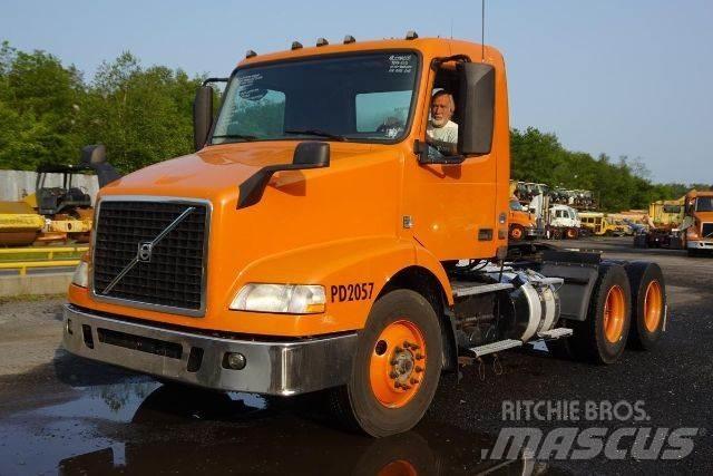 Volvo VNM64T Autocabinati