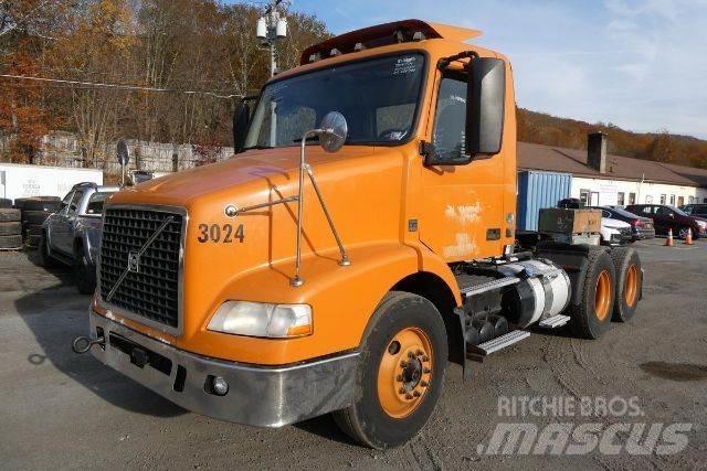 Volvo VNM64T Autocabinati