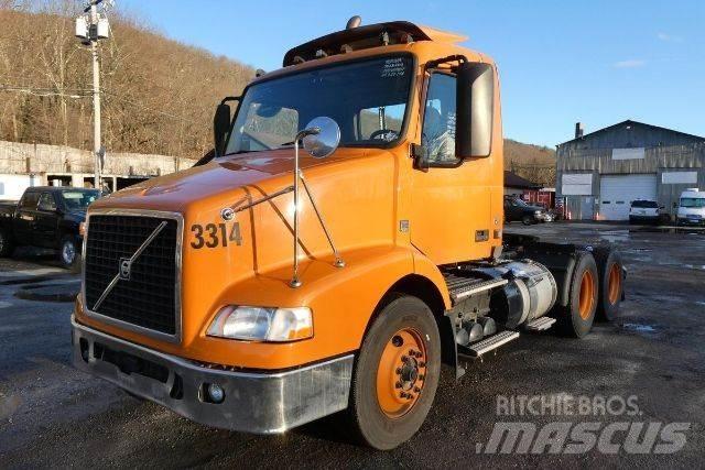 Volvo VNM64T Autocabinati