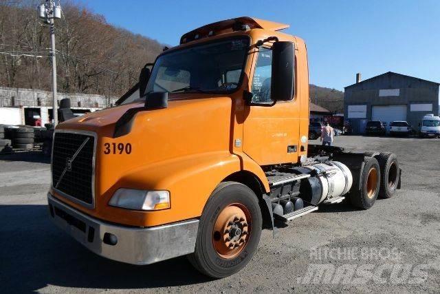 Volvo VNM64T Autocabinati