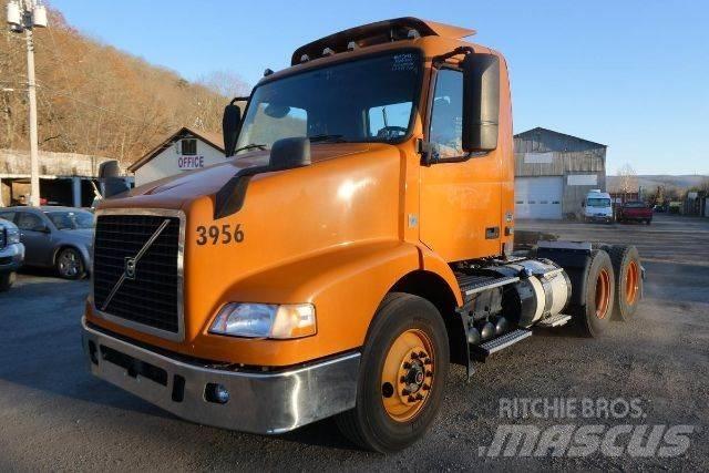 Volvo VNM64T Autocabinati