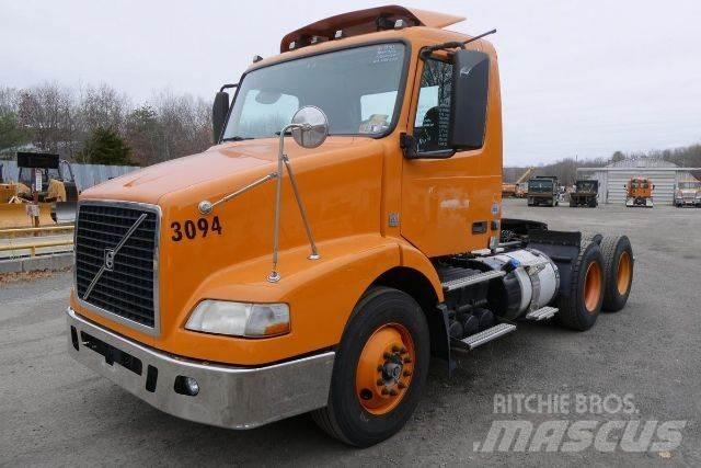 Volvo VNM64T Autocabinati