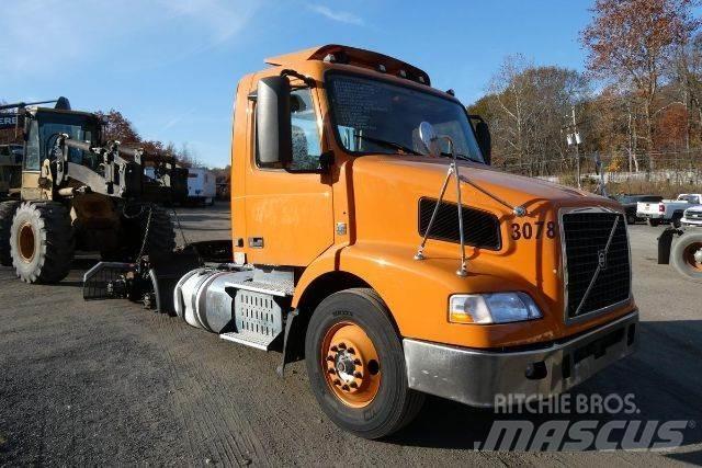 Volvo VNM64T Autocabinati
