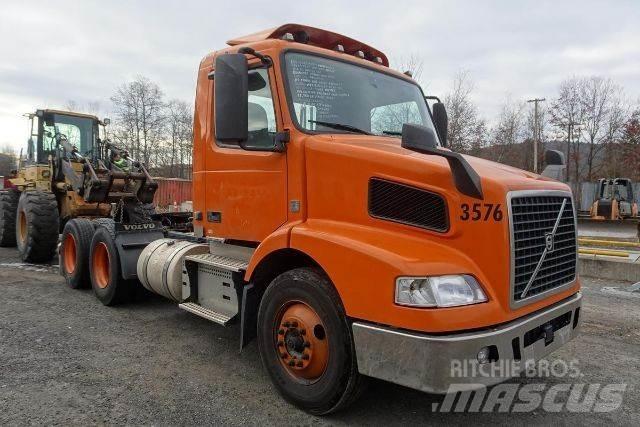 Volvo VNM64T Autocabinati