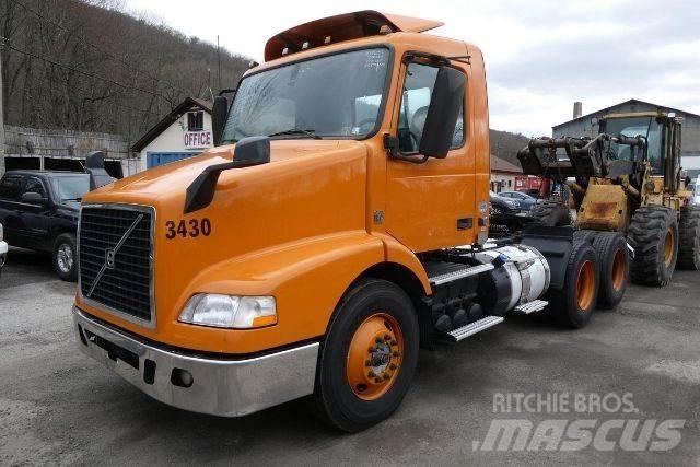 Volvo VNM64T Autocabinati