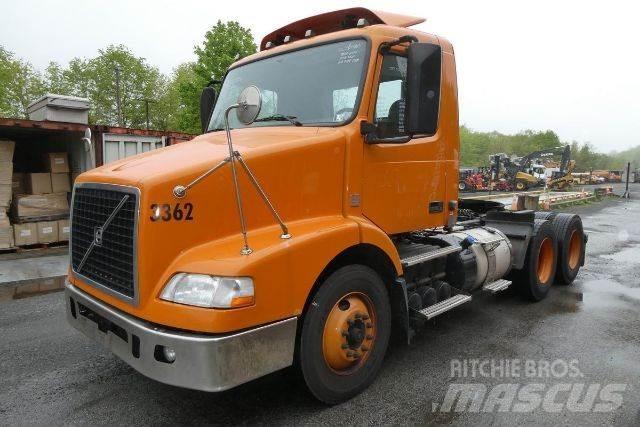 Volvo VNM64T Autocabinati