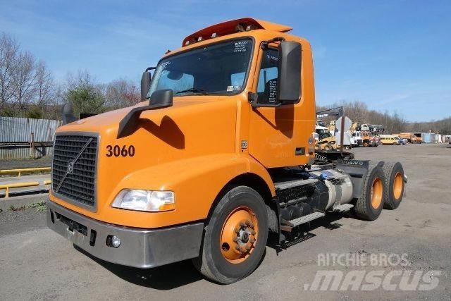Volvo VNM64T Autocabinati