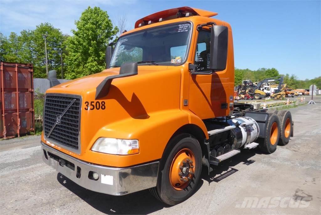 Volvo VNM64T Autocabinati