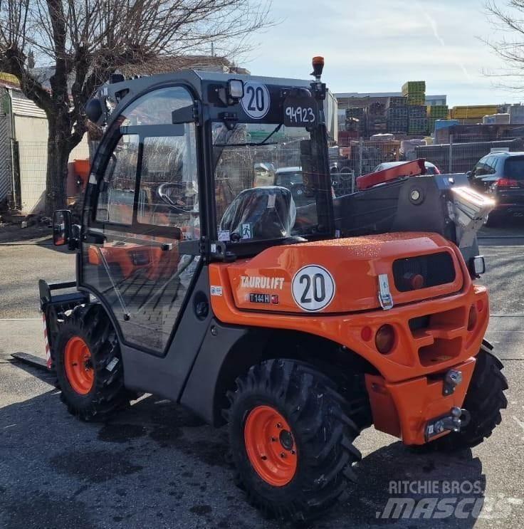 Ausa T144H Sollevatori telescopici