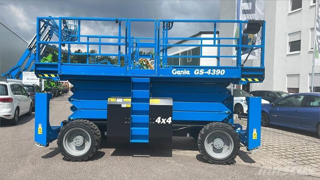 Genie GS-4390RT Piattaforme a pantografo