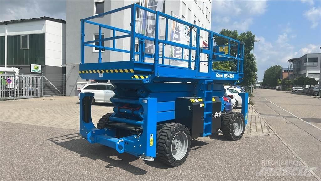 Genie GS-4390RT Piattaforme a pantografo