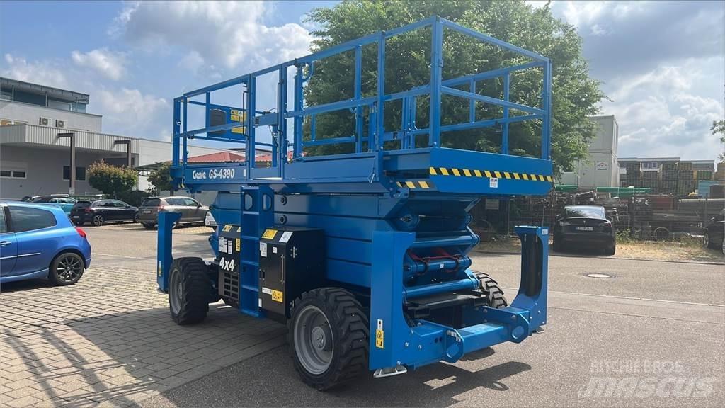 Genie GS-4390RT Piattaforme a pantografo