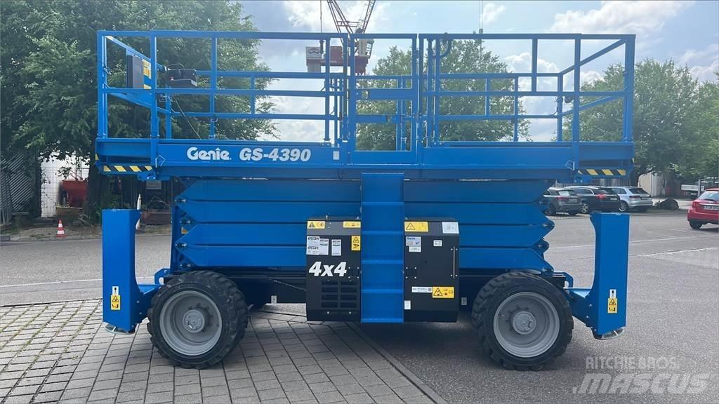 Genie GS-4390RT Piattaforme a pantografo