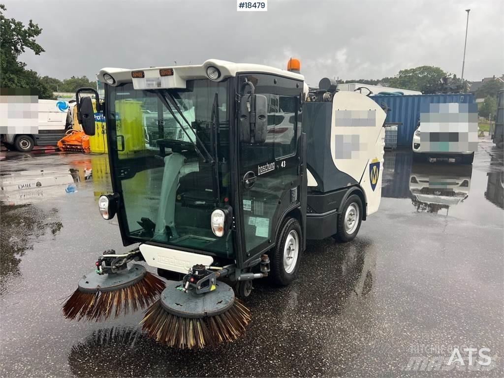 Boschung S2 sweeper Autocarro spazzatrice