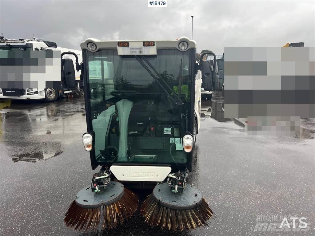 Boschung S2 sweeper Autocarro spazzatrice