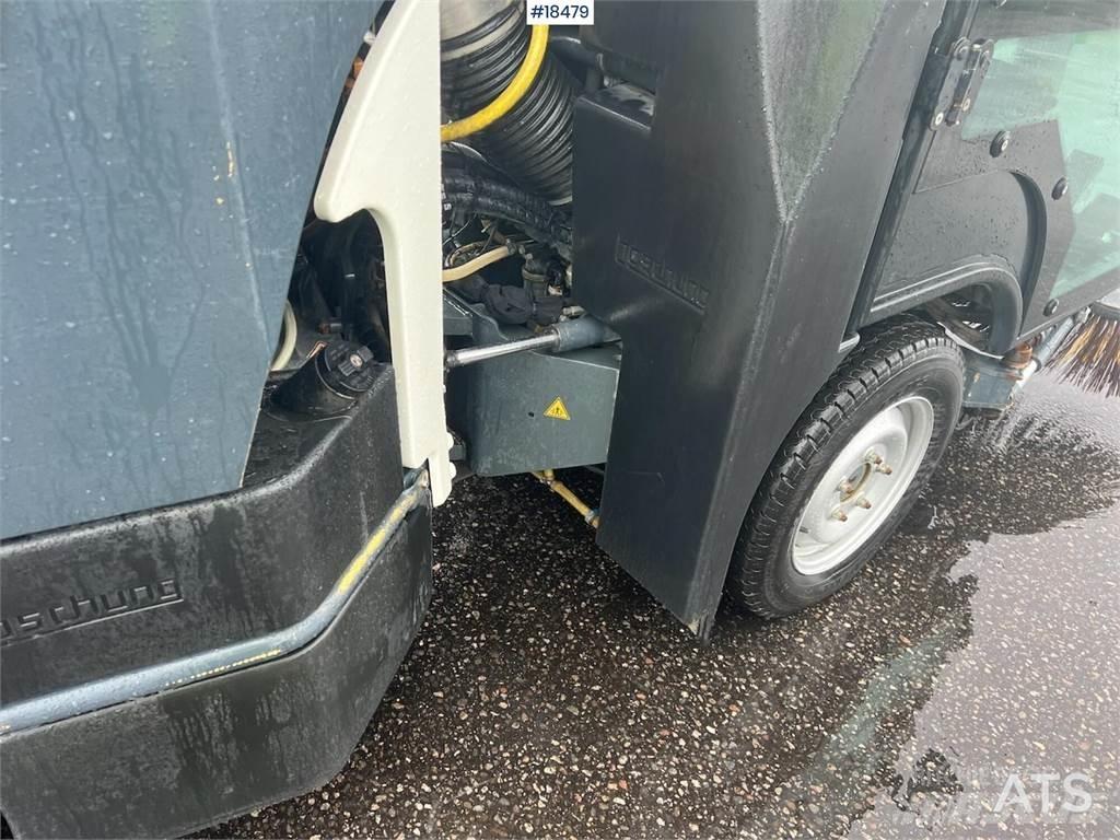Boschung S2 sweeper Autocarro spazzatrice