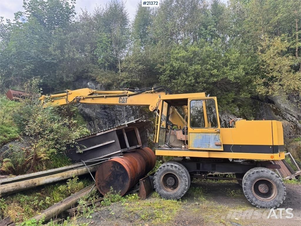 CAT 212B Escavatori gommati