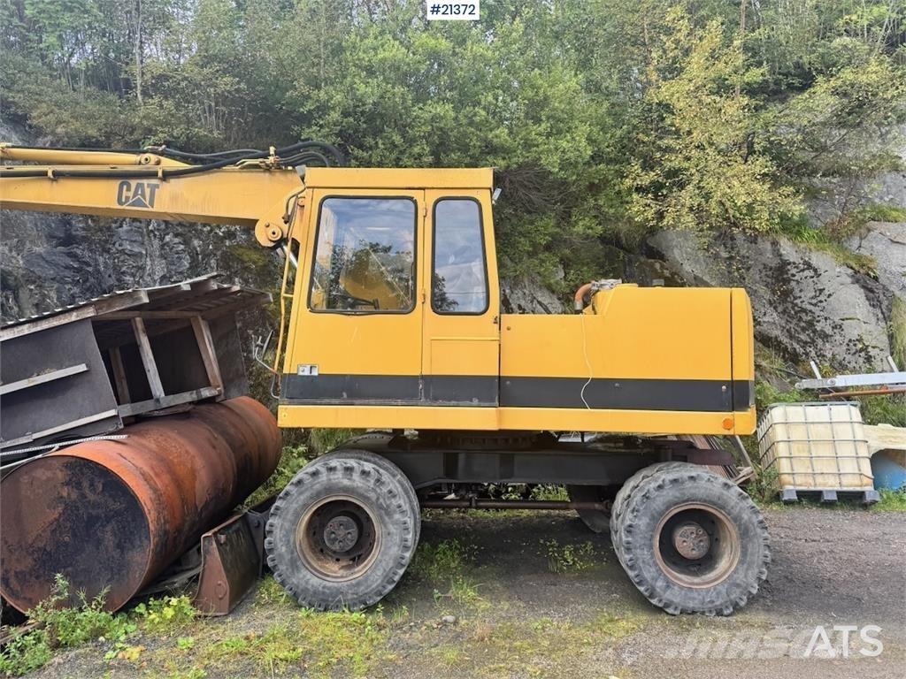 CAT 212B Escavatori gommati