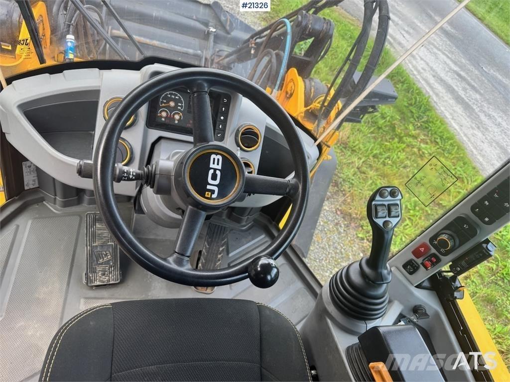 JCB 413K Pale gommate